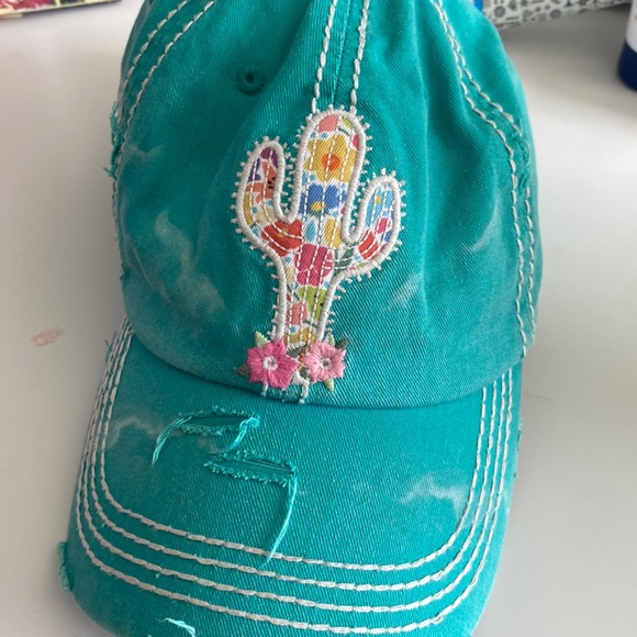 Turquoise hat - Picture 1 of 2